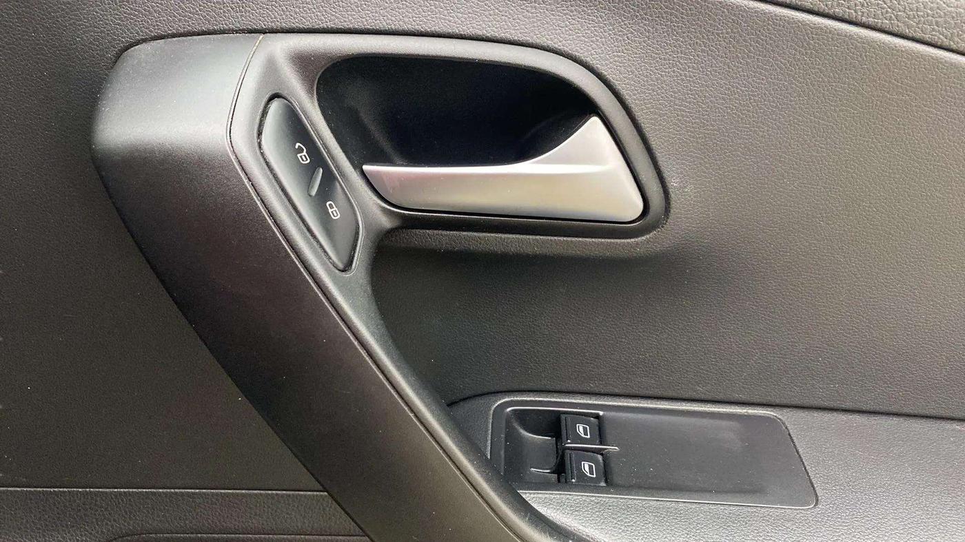 2018 Volkswagen Ameo TRENDLINE 1.0L, Petrol, Manual, 62,537 km, Driver Side Door Panels Control