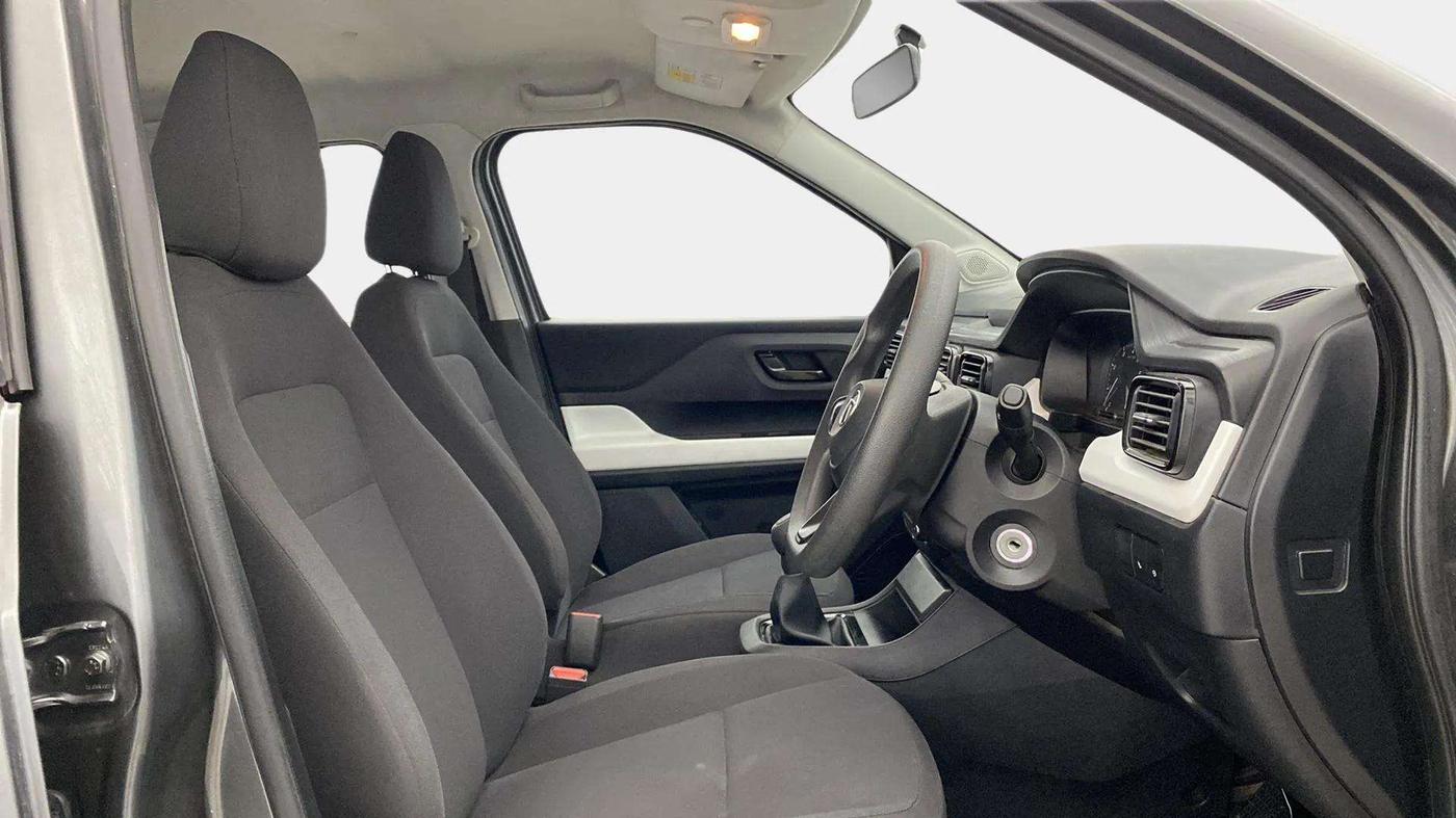 2022 Tata PUNCH PURE MT, Petrol, Manual, 34,591 km, Right Side Front Door Cabin