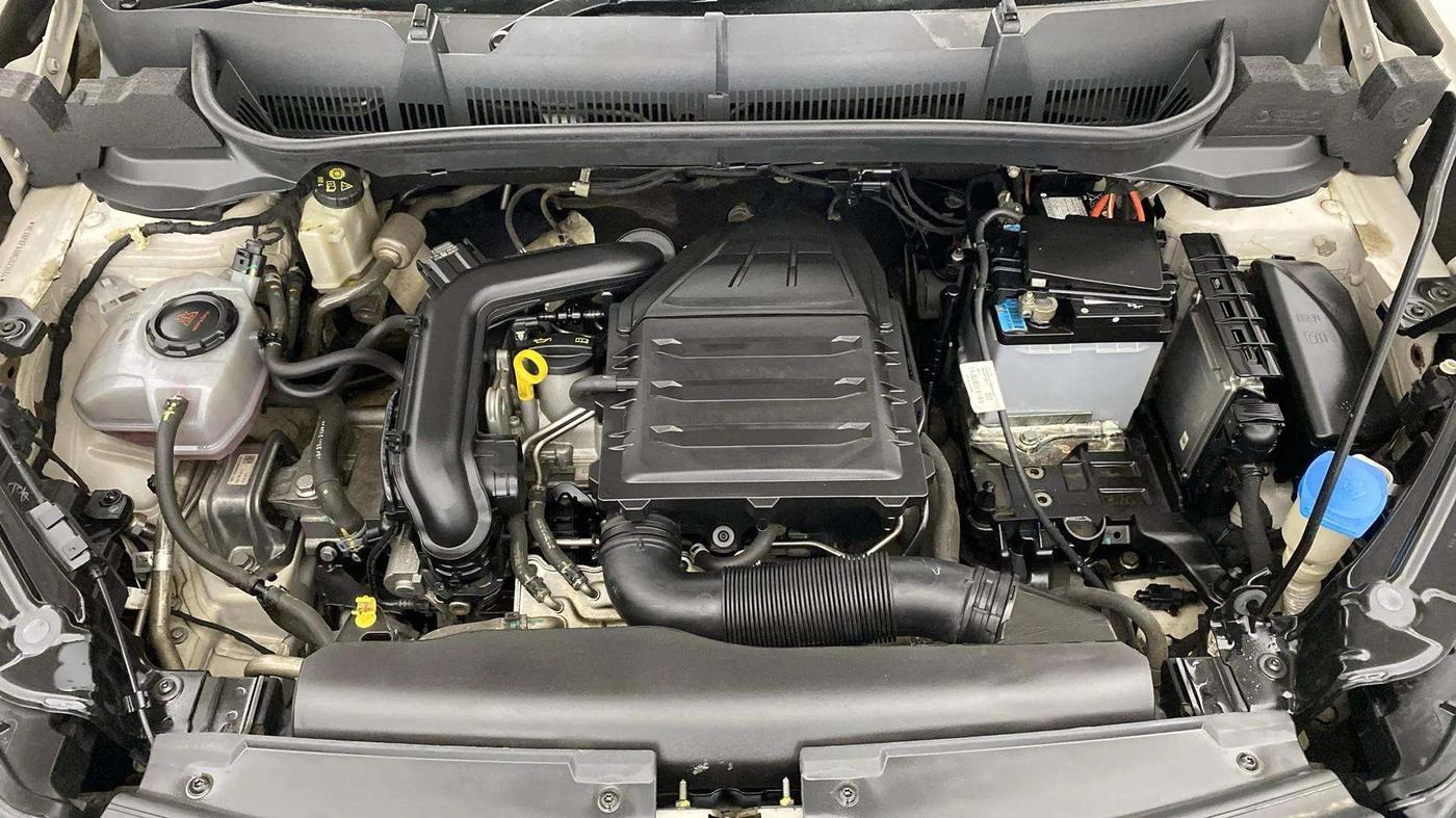2021 Skoda KUSHAQ AMBITION 1.0L TSI AT, Petrol, Automatic, 65,704 km, Engine View