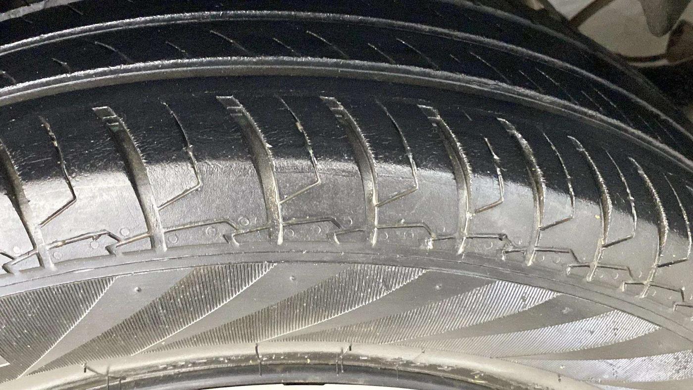 2022 Maruti Dzire VXI CNG, CNG, Manual, 40,265 km, Left Front Tyre Tread