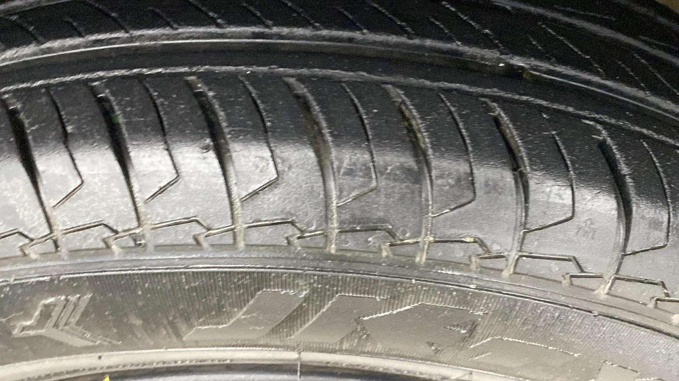 2022 Maruti Dzire VXI CNG, CNG, Manual, 40,265 km, Left Rear Tyre Tread