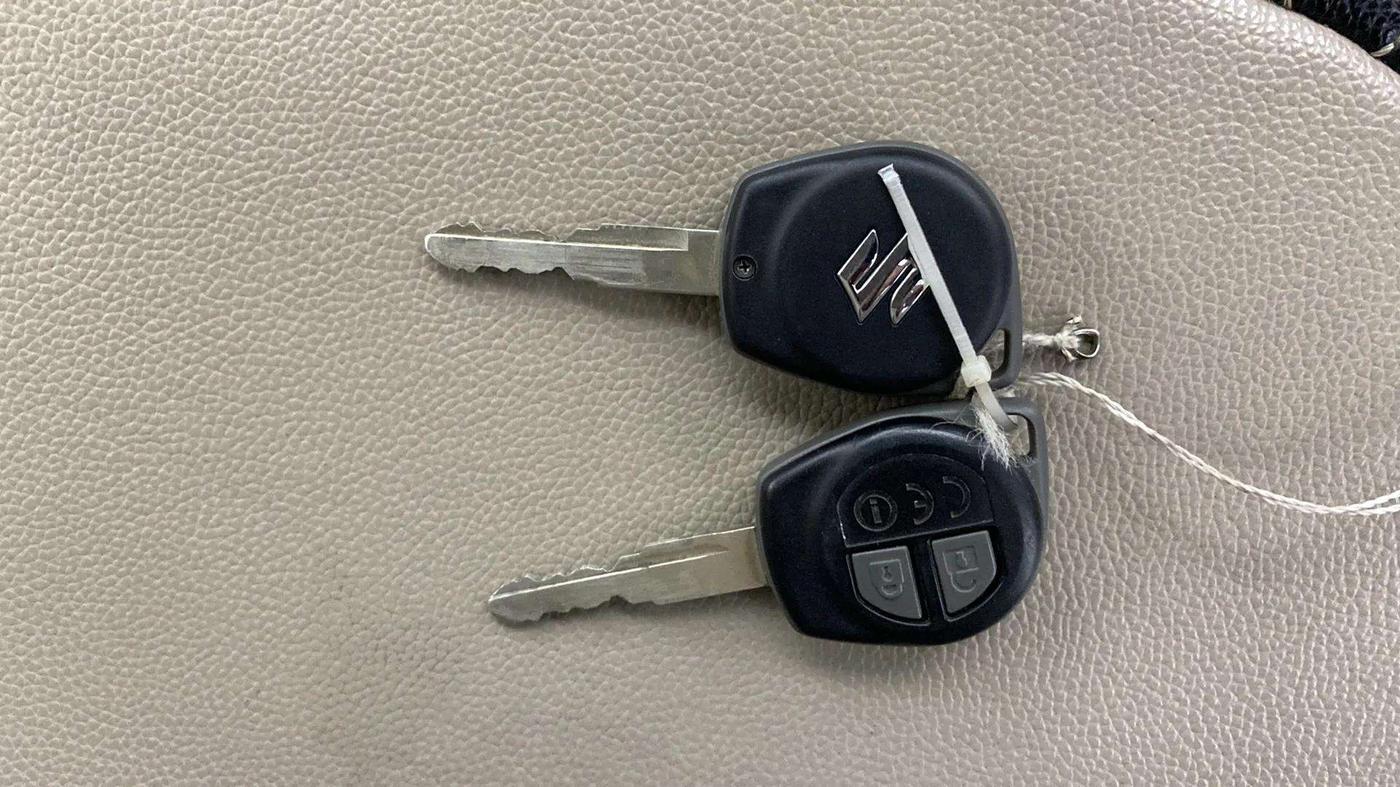 2022 Maruti Dzire VXI CNG, CNG, Manual, 40,265 km, Key Close Up