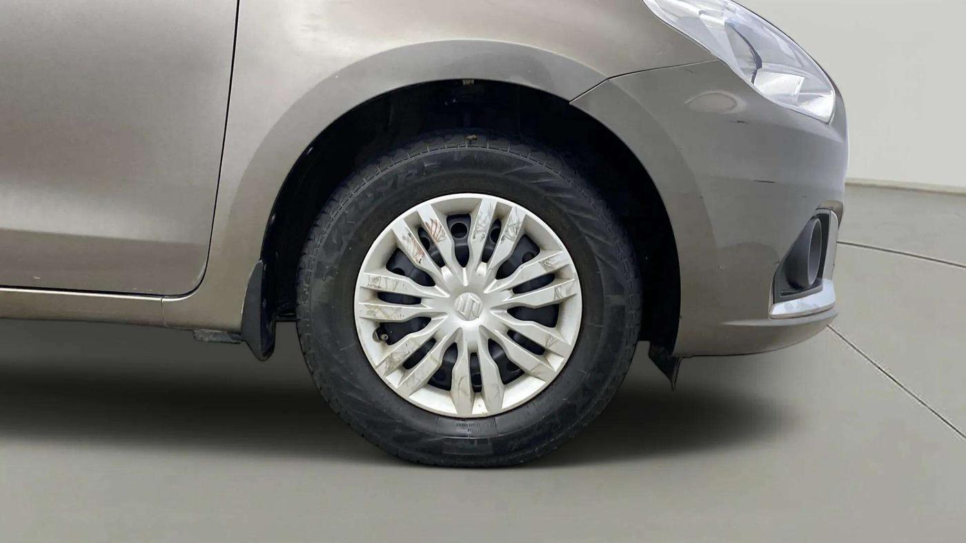 2022 Maruti Dzire VXI CNG, CNG, Manual, 40,265 km, Right Front Wheel