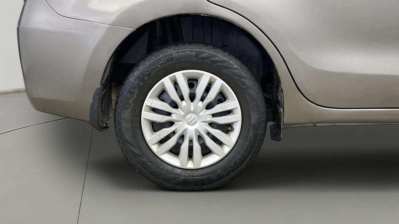 2022 Maruti Dzire VXI CNG, CNG, Manual, 40,265 km, Right Rear Wheel