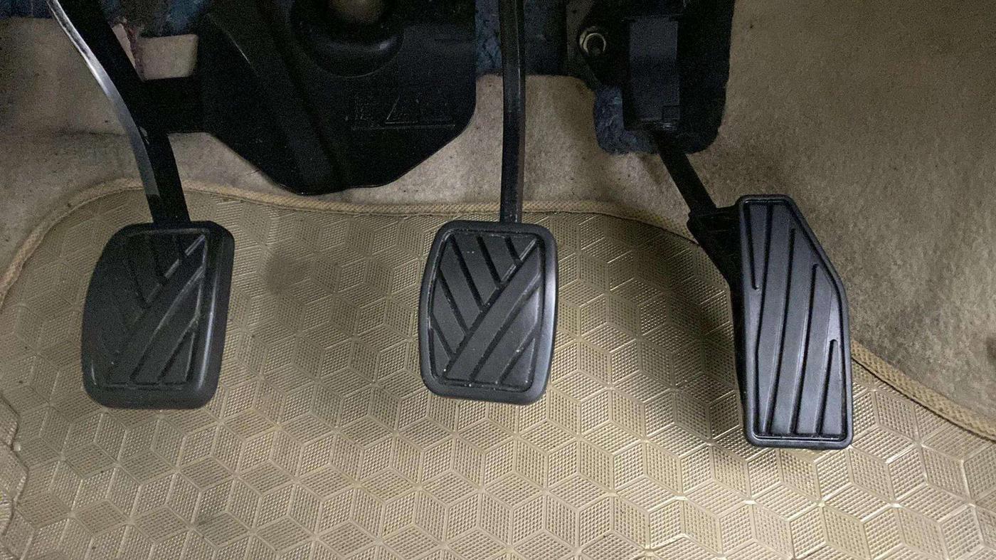 2022 Maruti Dzire VXI CNG, CNG, Manual, 40,265 km, Pedals