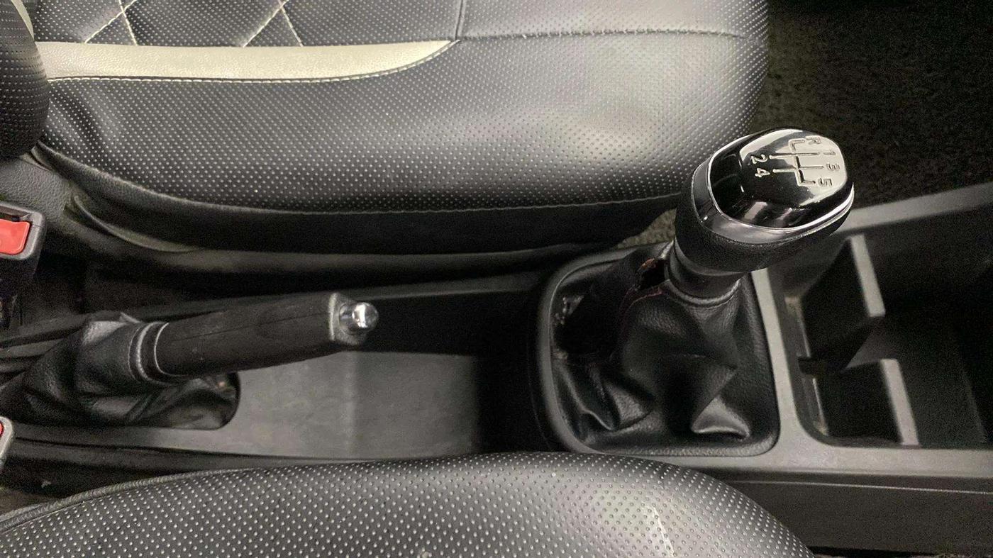 2019 Renault Kwid RXT 1.0, Petrol, Manual, 51,582 km, Gear Lever