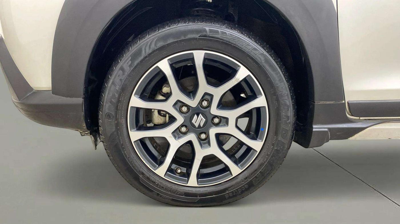 2022 Maruti XL6 ALPHA PLUS MT, Petrol, Manual, 39,953 km, Left Front Wheel