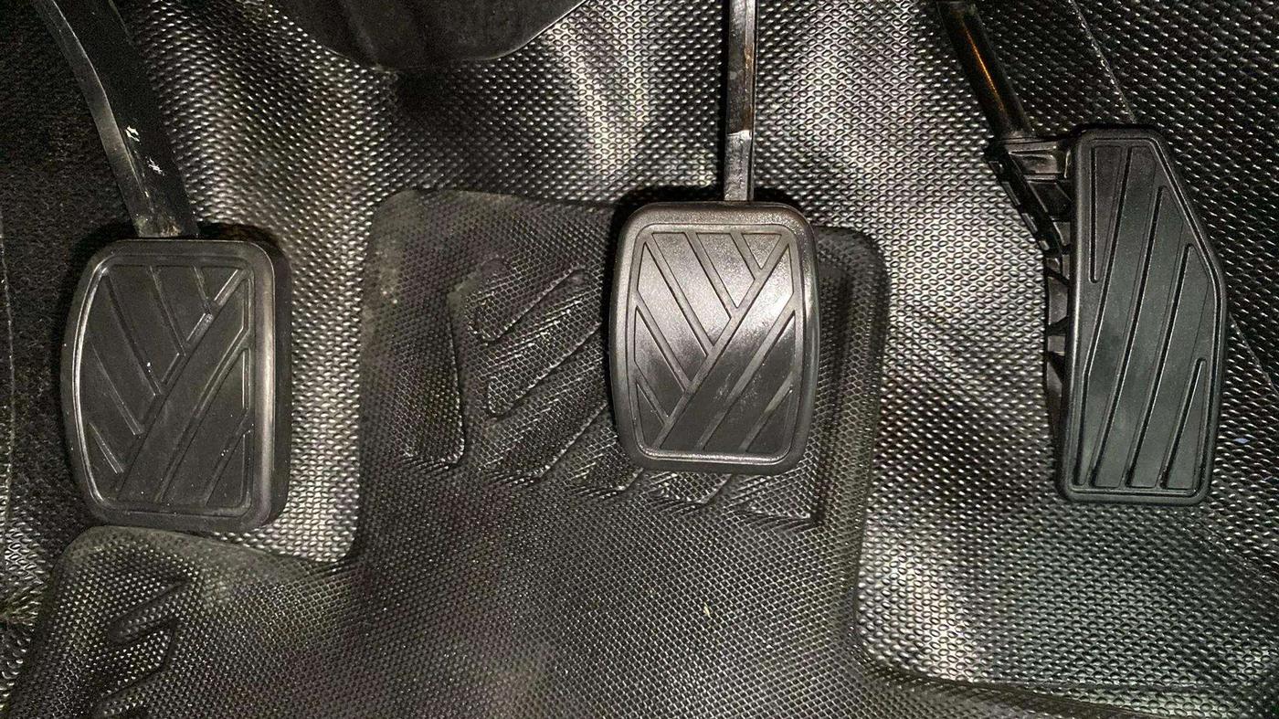 2022 Maruti XL6 ALPHA PLUS MT, Petrol, Manual, 39,953 km, Pedals