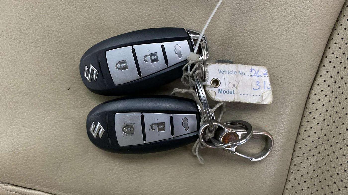 2018 Maruti Ciaz ALPHA 1.5 SHVS PETROL, Petrol, Manual, 64,988 km, Key Close Up