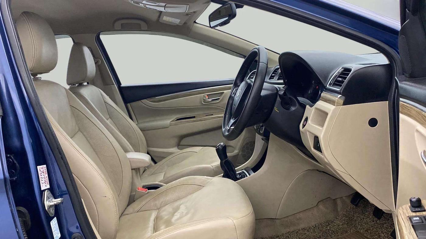 2018 Maruti Ciaz ALPHA 1.5 SHVS PETROL, Petrol, Manual, 64,988 km, Right Side Front Door Cabin