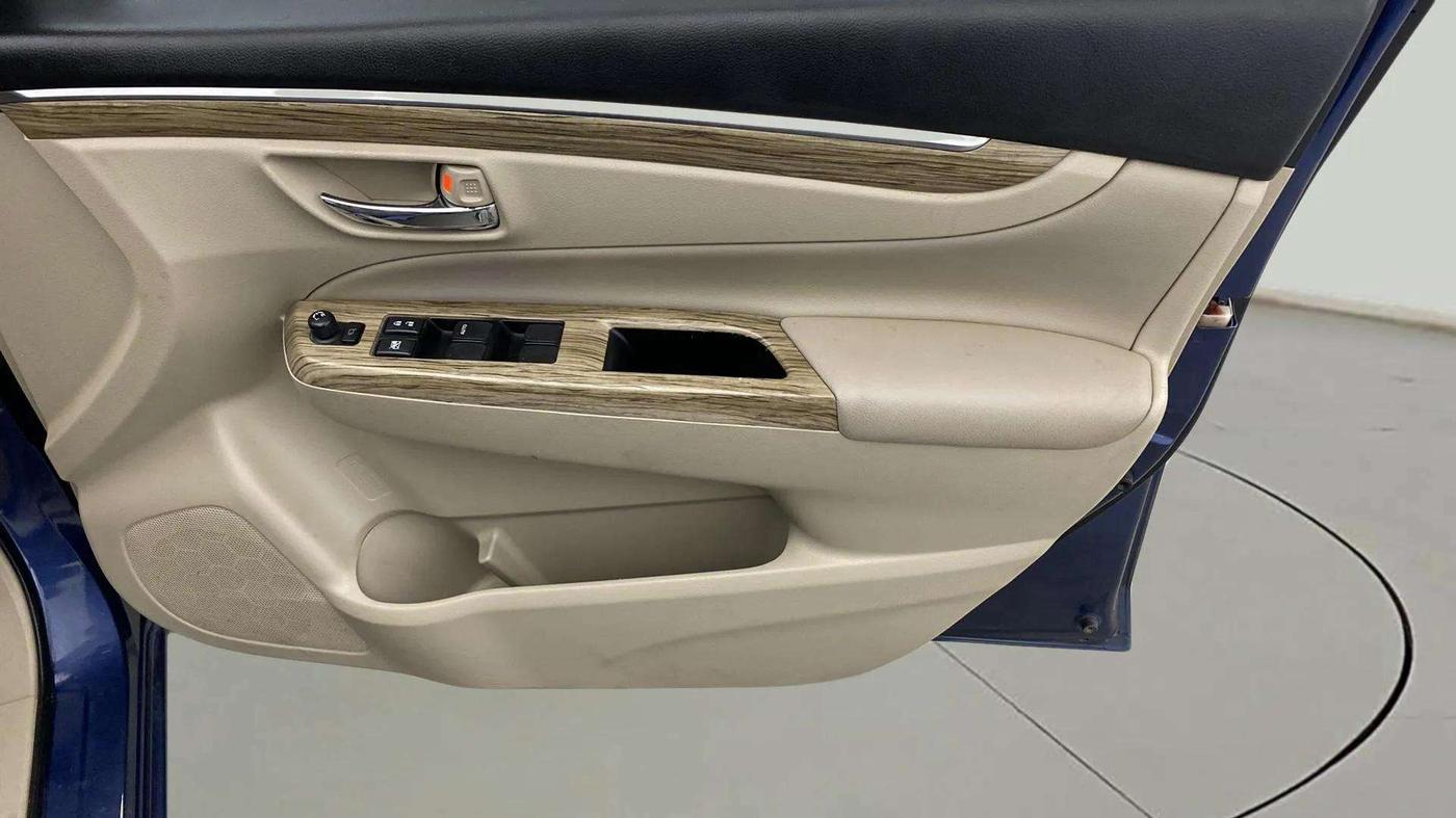 2018 Maruti Ciaz ALPHA 1.5 SHVS PETROL, Petrol, Manual, 64,988 km, Driver Side Door Panels Control