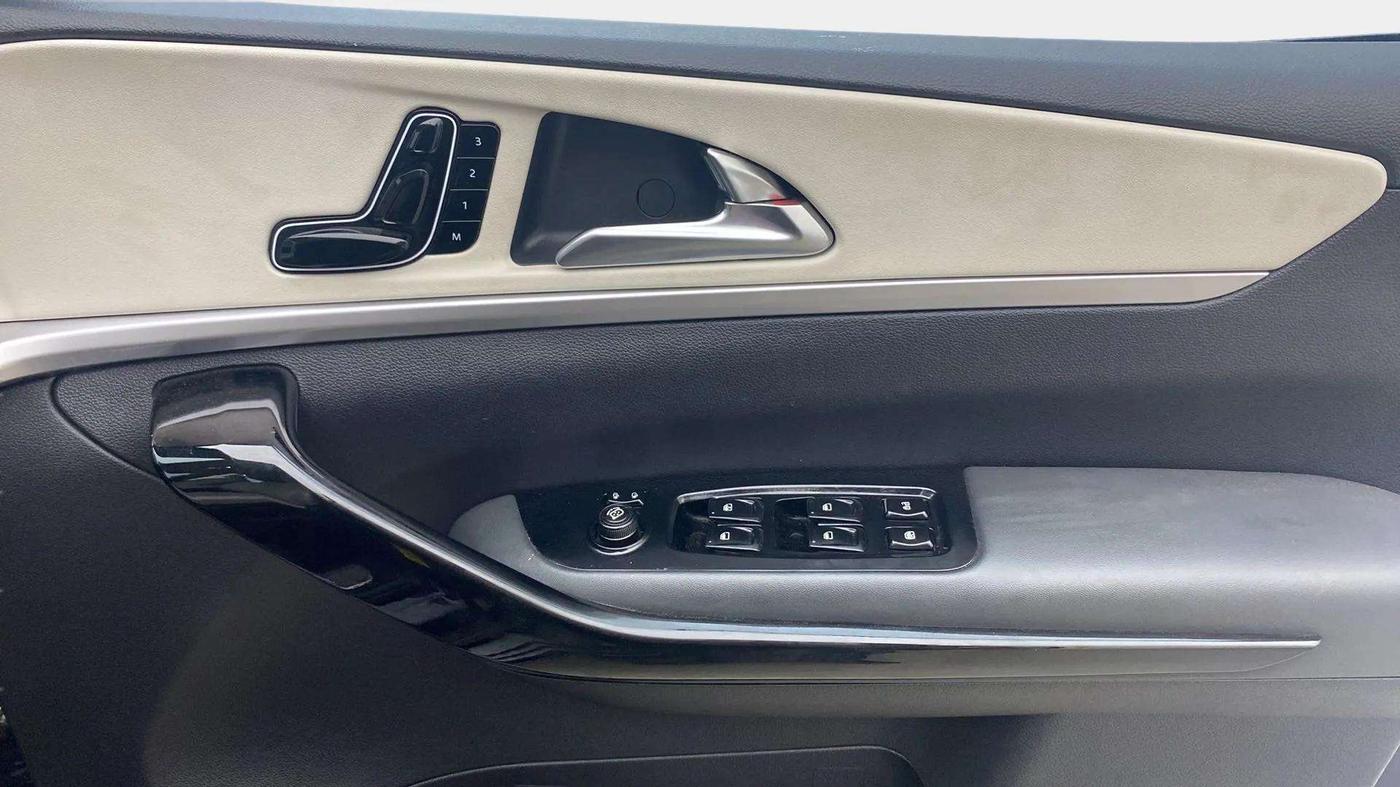 2024 Mahindra XUV700 AX 7 LUXURY D AT 7 STR, Diesel, Automatic, 11,160 km, Driver Side Door Panels Control