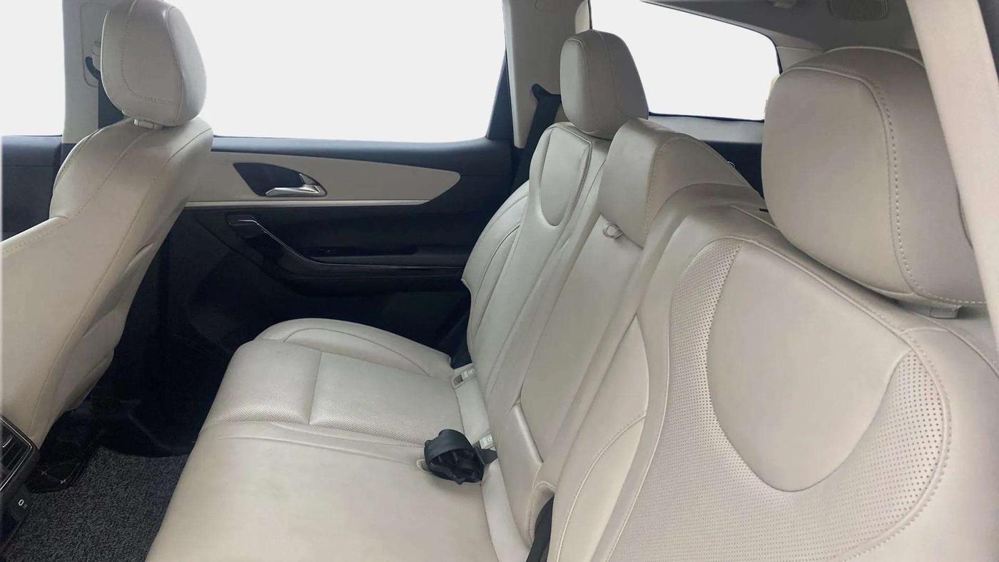 2024 Mahindra XUV700 AX 7 LUXURY D AT 7 STR, Diesel, Automatic, 11,160 km, Right Side Rear Door Cabin