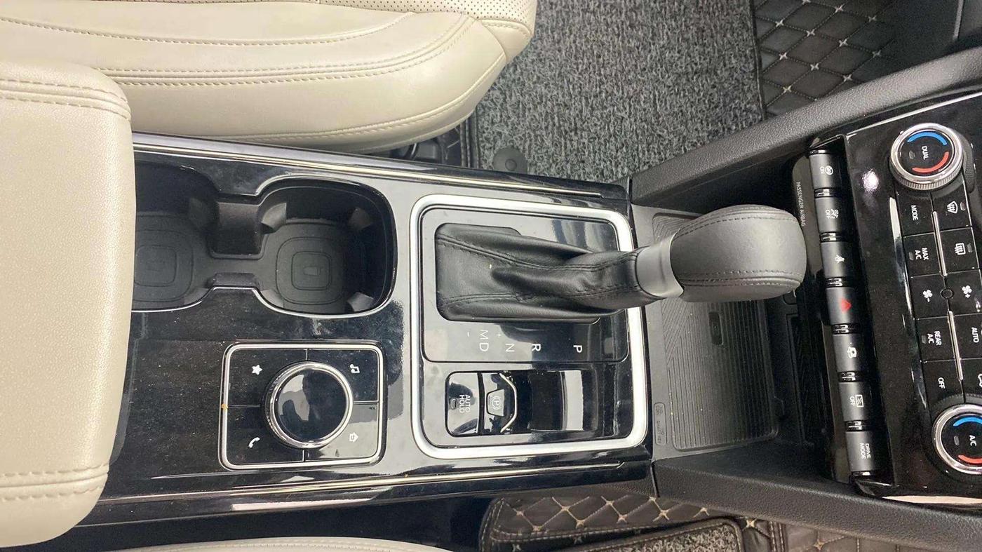 2024 Mahindra XUV700 AX 7 LUXURY D AT 7 STR, Diesel, Automatic, 11,160 km, Gear Lever