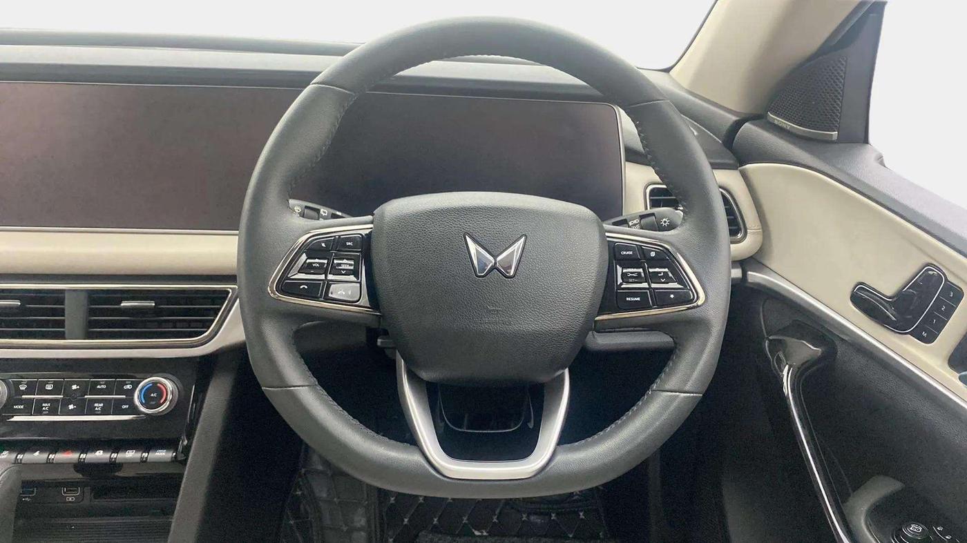 2024 Mahindra XUV700 AX 7 LUXURY D AT 7 STR, Diesel, Automatic, 11,160 km, Steering Wheel Close Up