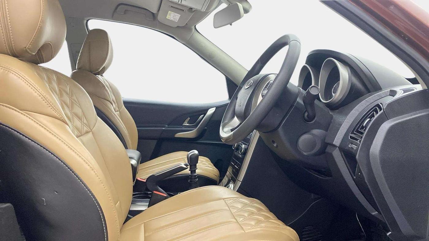 2021 Mahindra XUV500 W7, Diesel, Manual, 24,594 km, Right Side Front Door Cabin