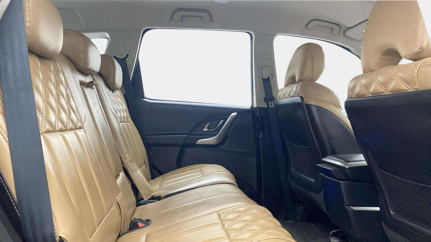 2021 Mahindra XUV500 W7, Diesel, Manual, 24,594 km, Right Side Rear Door Cabin