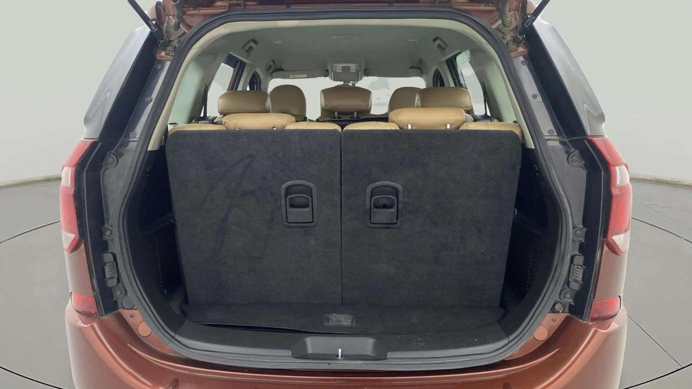 2021 Mahindra XUV500 W7, Diesel, Manual, 24,594 km, Boot Inside