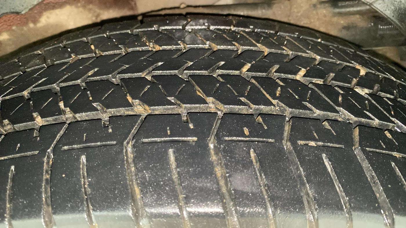 2021 Mahindra XUV500 W7, Diesel, Manual, 24,594 km, Left Rear Tyre Tread