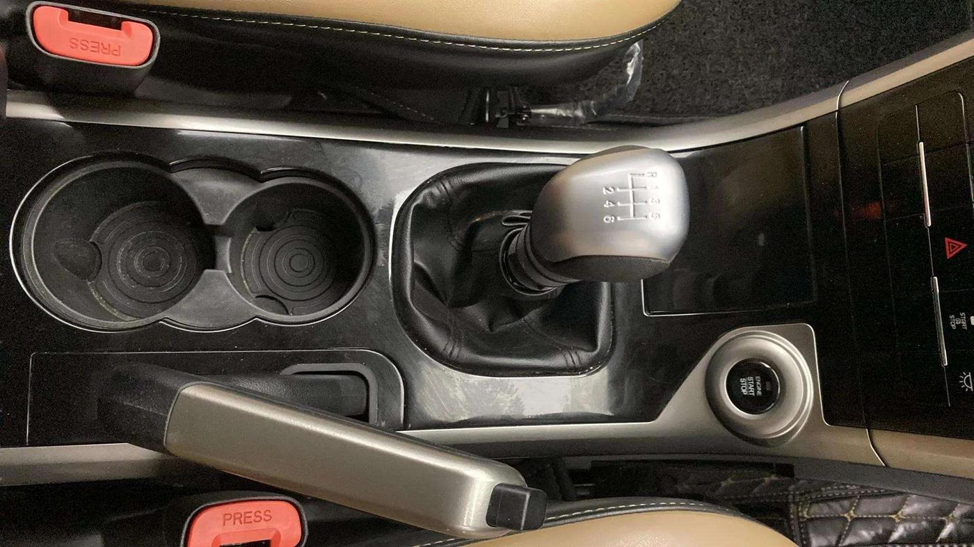 2021 Mahindra XUV500 W7, Diesel, Manual, 24,594 km, Gear Lever