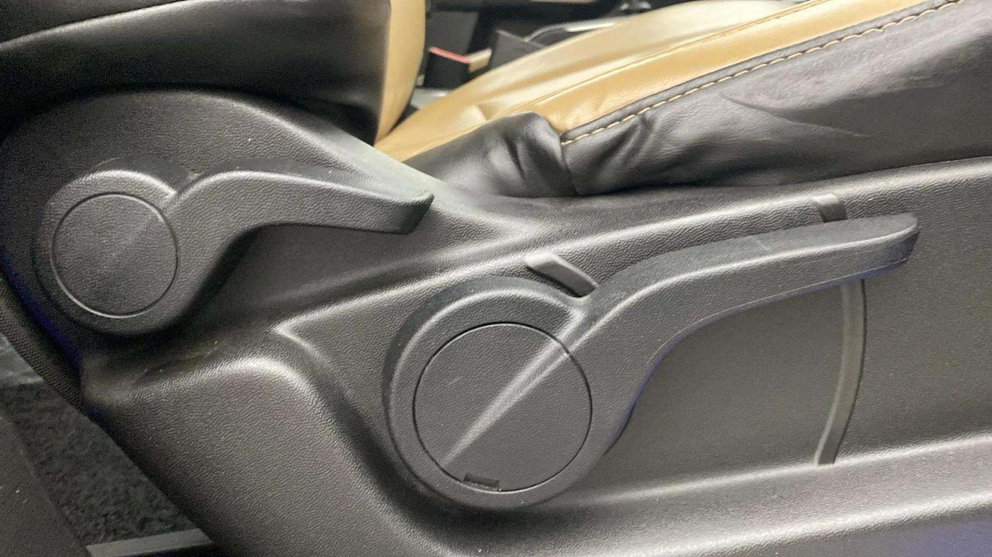 2021 Mahindra XUV500 W7, Diesel, Manual, 24,594 km, Driver Side Adjustment Panel