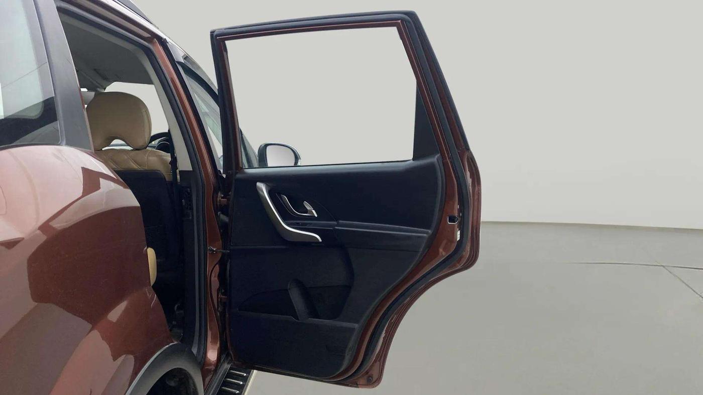 2021 Mahindra XUV500 W7, Diesel, Manual, 24,594 km, RHS Rear Door
