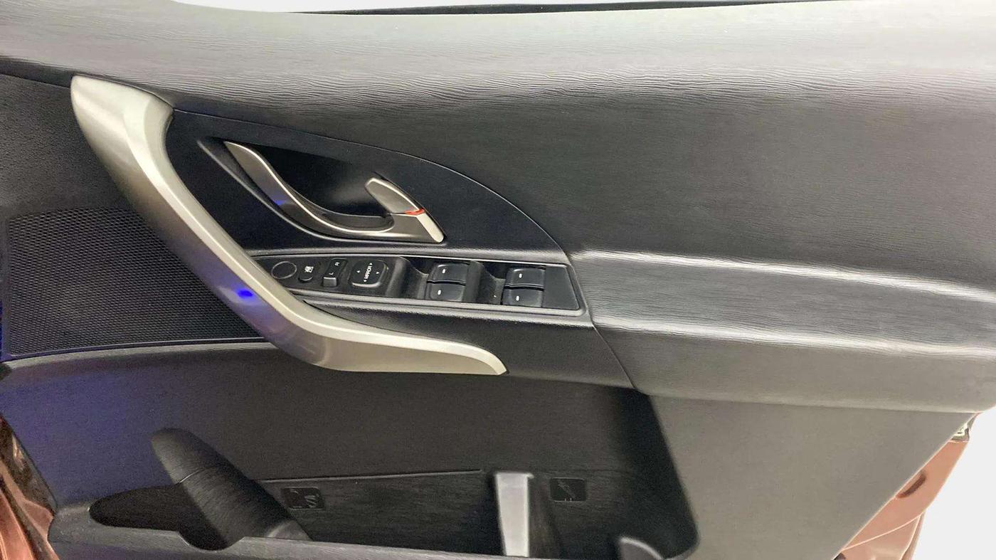 2021 Mahindra XUV500 W7, Diesel, Manual, 24,594 km, Driver Side Door Panels Control