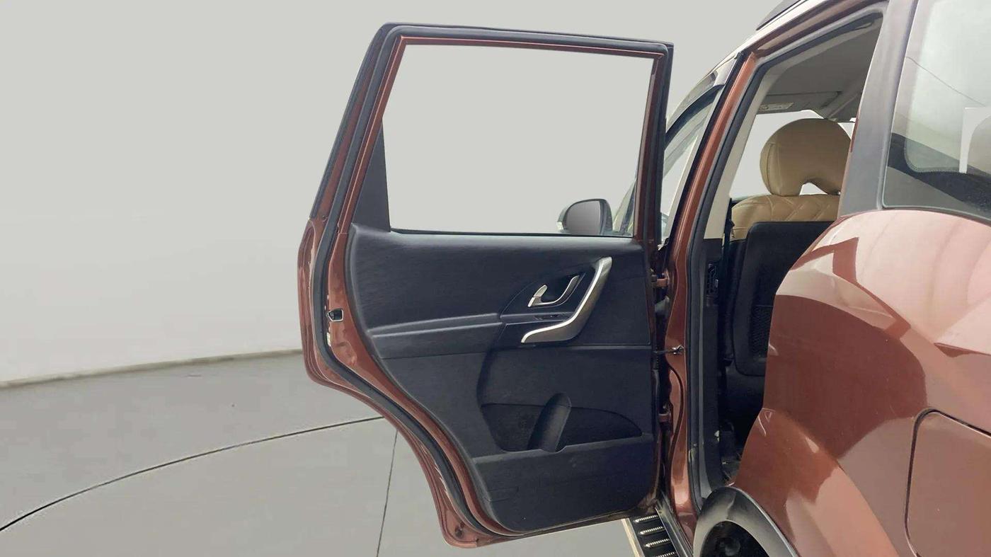 2021 Mahindra XUV500 W7, Diesel, Manual, 24,594 km, LHS Rear Door