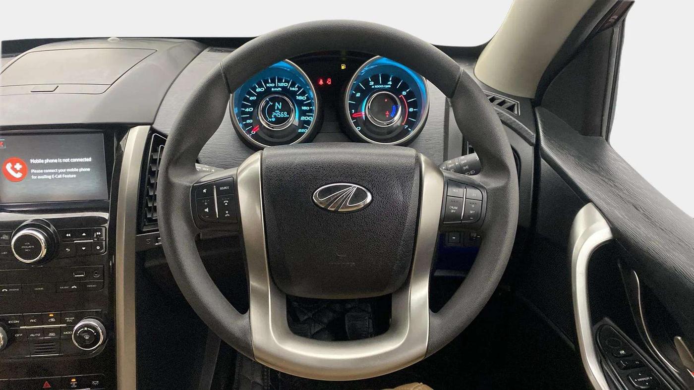 2021 Mahindra XUV500 W7, Diesel, Manual, 24,594 km, Steering Wheel Close Up