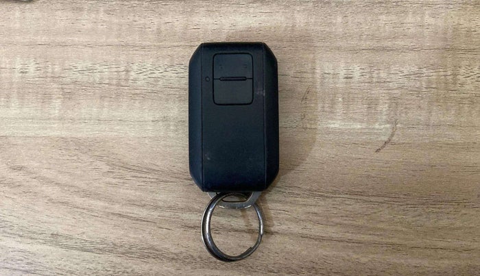 2019 Maruti Baleno ZETA PETROL 1.2, Petrol, Manual, 66,604 km, Key Close Up
