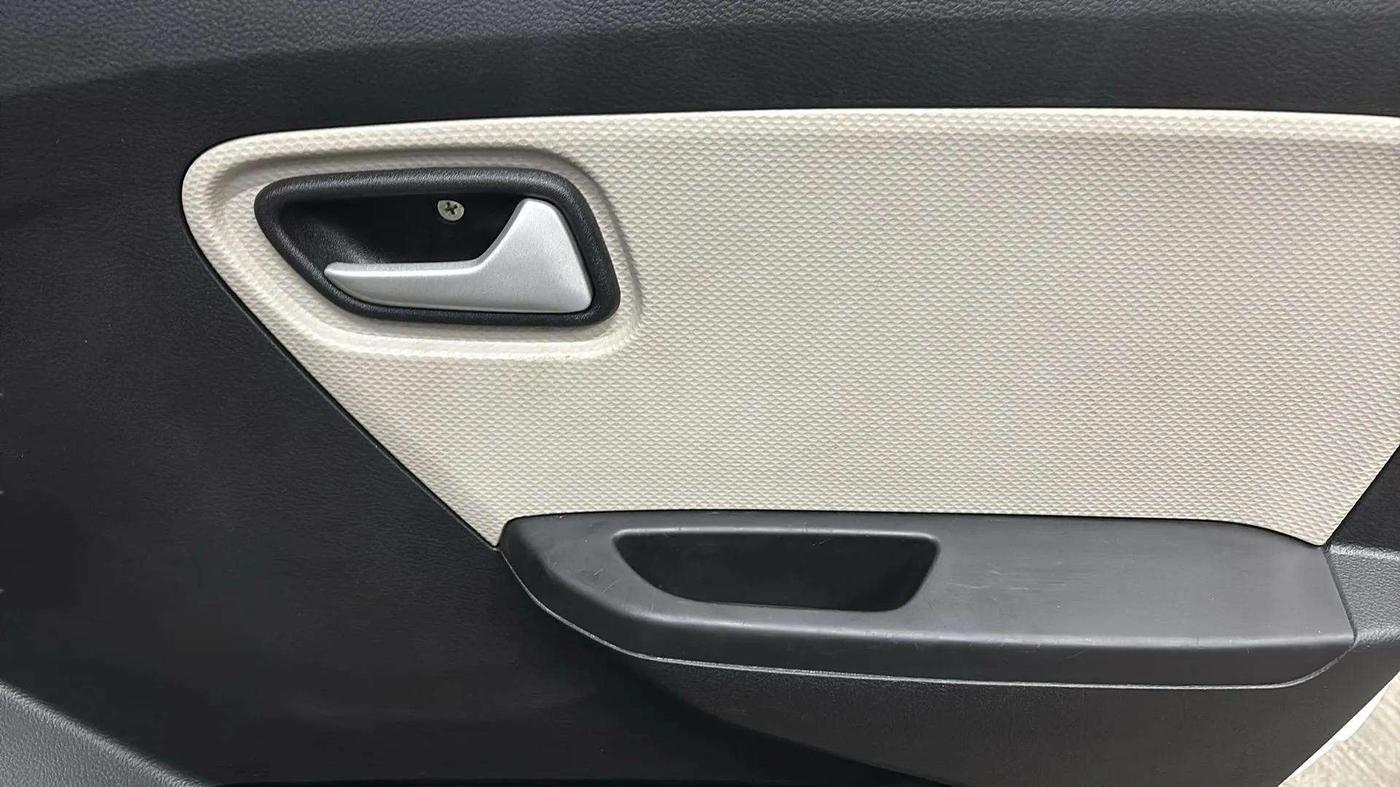 2022 Maruti Alto VXI, Petrol, Manual, 12,774 km, Driver Side Door Panels Control