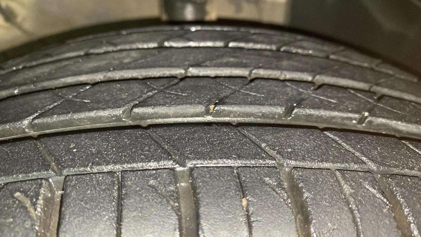 2022 KIA SONET HTK PLUS 1.2, Petrol, Manual, 22,071 km, Right Front Tyre Tread