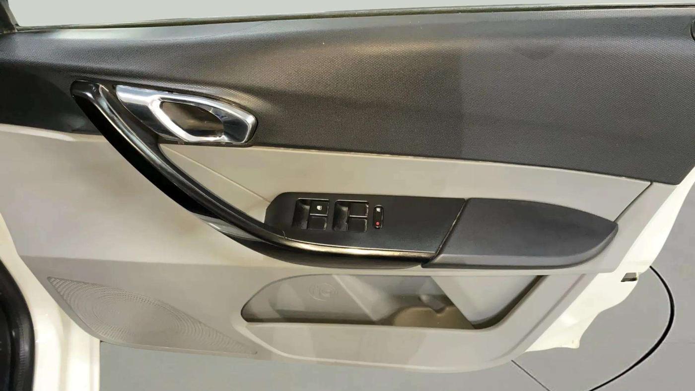 2020 Tata Tiago XZ PLUS PETROL, Petrol, Manual, 43,304 km, Driver Side Door Panels Control