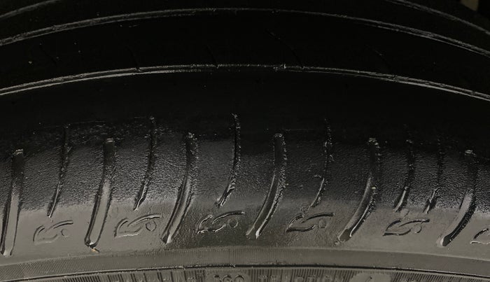 2024 Mahindra XUV 3XO MX3 Pro 1.5 Turbo Diesel, Diesel, Manual, 83,027 km, Right Rear Tyre Tread