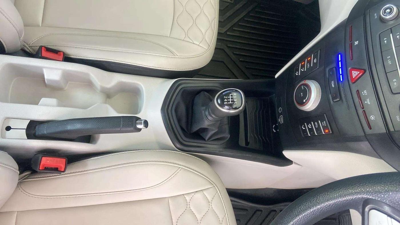 2023 Mahindra XUV300 W6 1.5 Diesel, Diesel, Manual, 20,753 km, Gear Lever