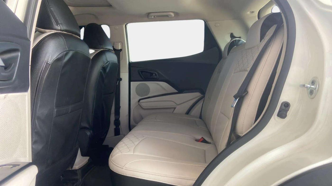 2023 Mahindra XUV300 W6 1.5 Diesel, Diesel, Manual, 20,753 km, Right Side Rear Door Cabin