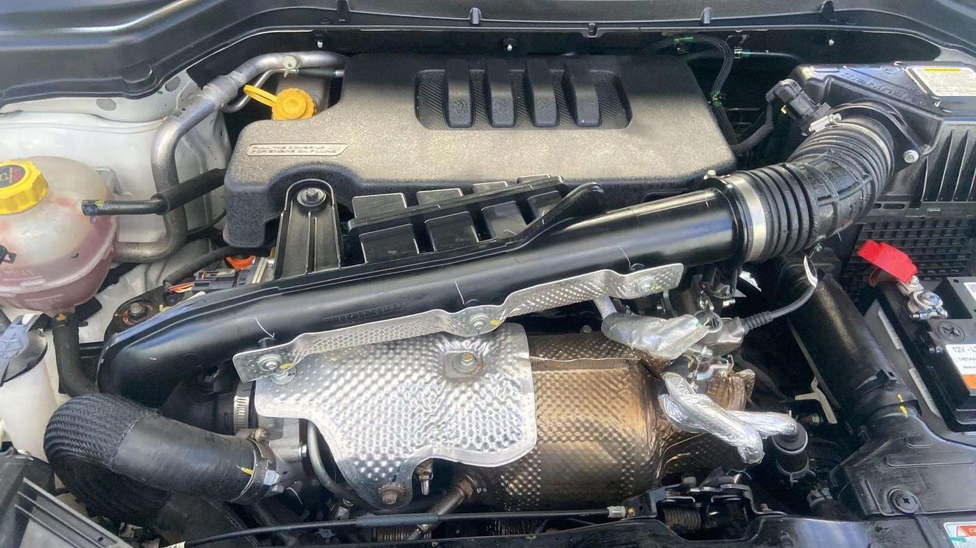 2023 Mahindra XUV300 W6 1.5 Diesel, Diesel, Manual, 20,753 km, Open Bonet