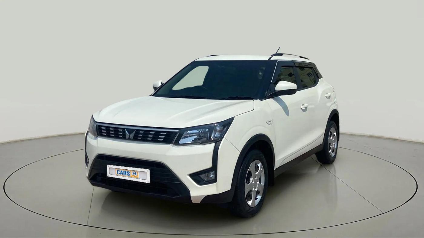 2023 Mahindra XUV300 W6 1.5 Diesel, Diesel, Manual, 20,753 km, Left Front Diagonal