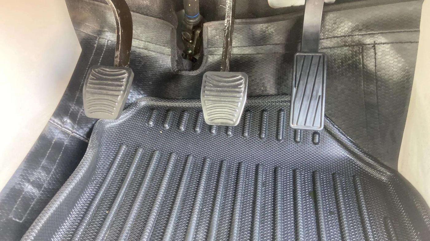 2023 Mahindra XUV300 W6 1.5 Diesel, Diesel, Manual, 20,753 km, Pedals