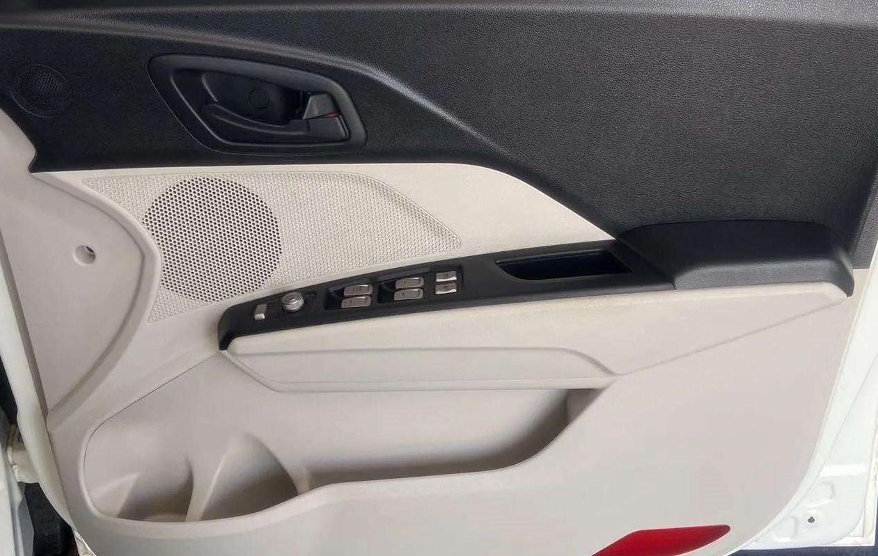 2023 Mahindra XUV300 W6 1.5 Diesel, Diesel, Manual, 20,753 km, Driver Side Door Panels Control
