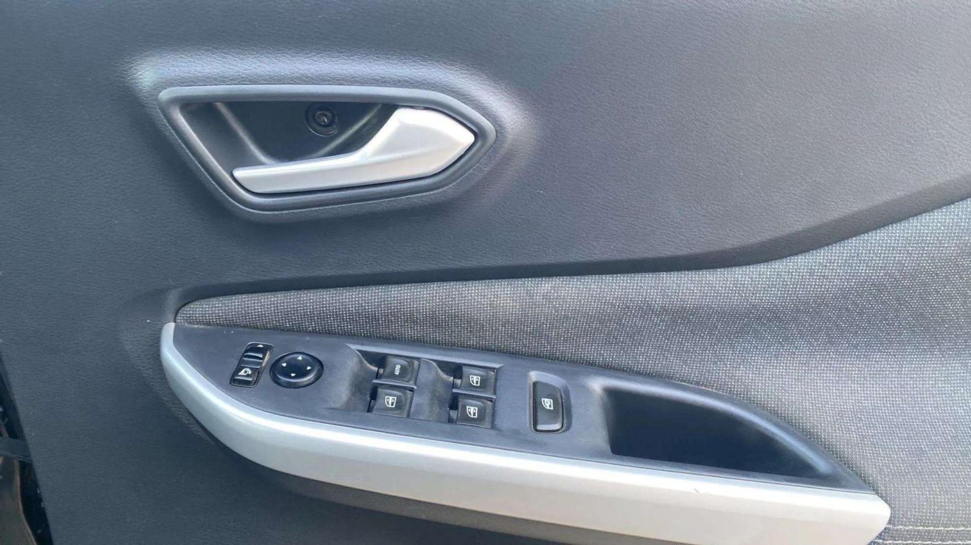 2022 Nissan MAGNITE XV PREMIUM, Petrol, Manual, 32,488 km, Driver Side Door Panels Control