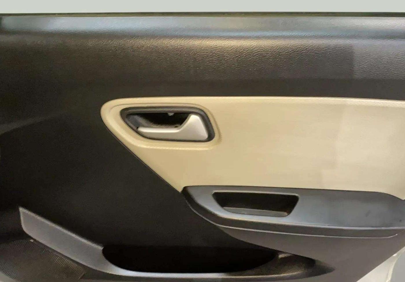 2022 Maruti Alto LXI O, Petrol, Manual, 26,185 km, Driver Side Door Panels Control