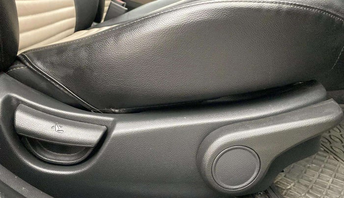 2017 Hyundai Grand i10 ASTA 1.2 KAPPA VTVT, Petrol, Manual, 38,369 km, Driver Side Adjustment Panel