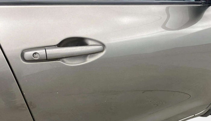 2018 Maruti Swift VXI, Petrol, Manual, 81,508 km, Driver-side door - Minor scratches