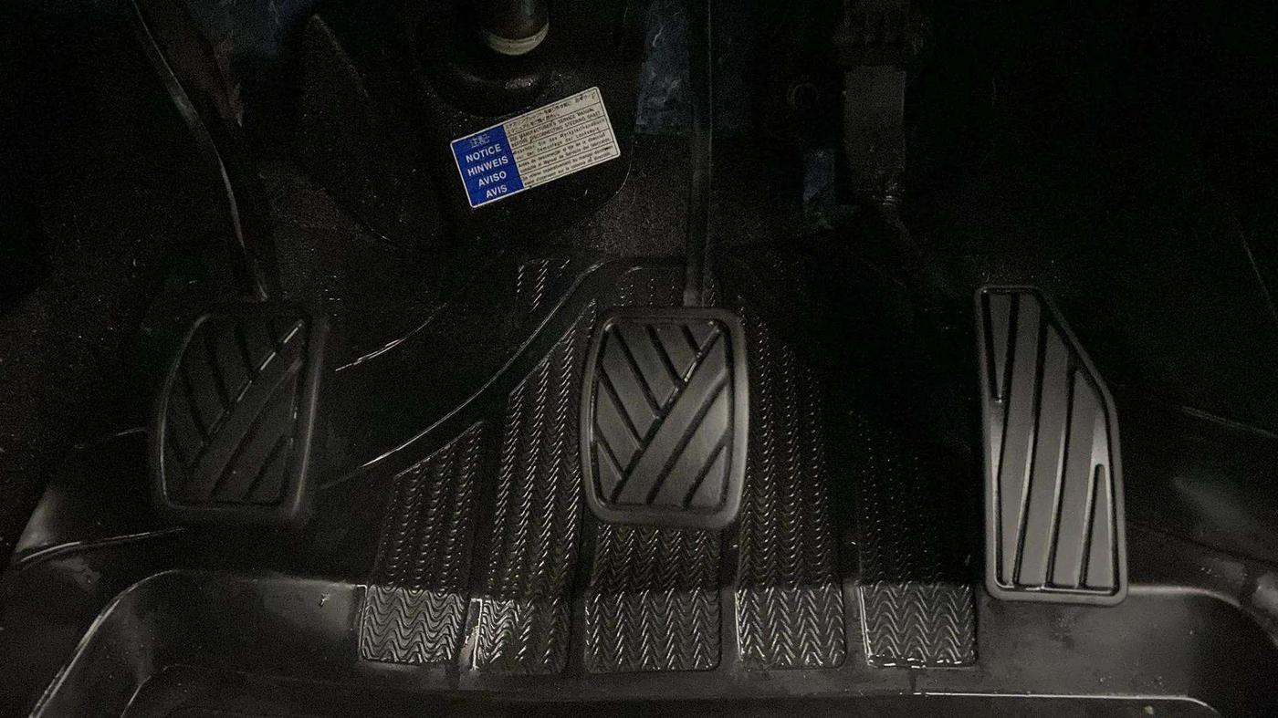 2018 Maruti Swift VXI, Petrol, Manual, 81,508 km, Pedals