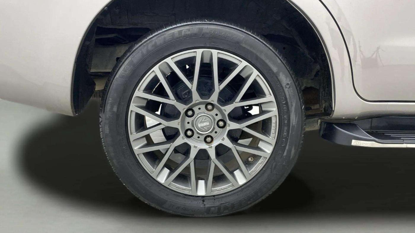 2022 Toyota Innova Crysta 2.7 ZX AT 7 STR, Petrol, Automatic, 16,009 km, Right Rear Wheel