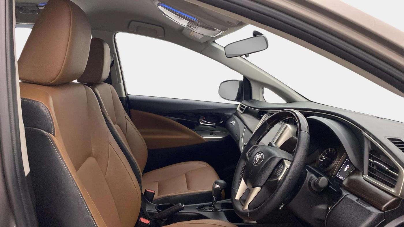 2022 Toyota Innova Crysta 2.7 ZX AT 7 STR, Petrol, Automatic, 16,009 km, Right Side Front Door Cabin