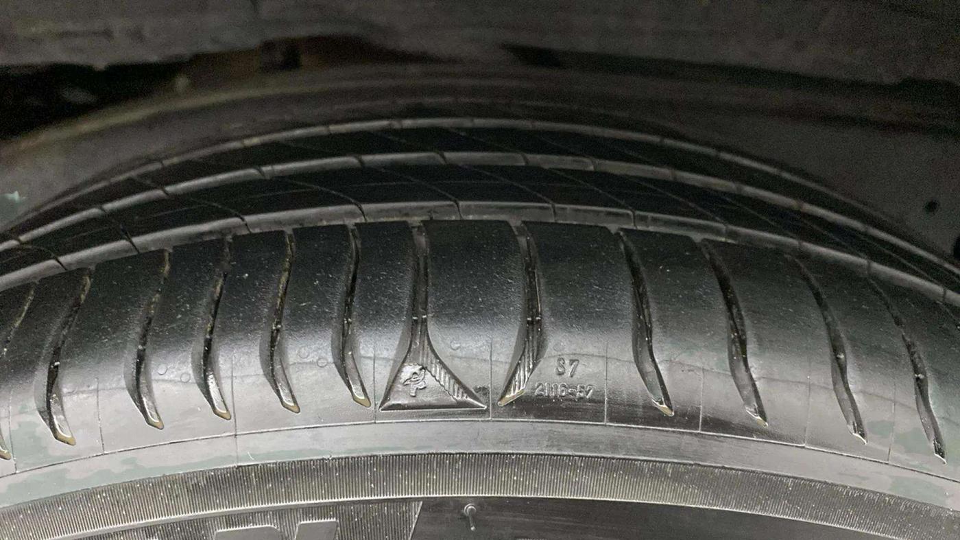 2022 Toyota Innova Crysta 2.7 ZX AT 7 STR, Petrol, Automatic, 16,009 km, Right Rear Tyre Tread