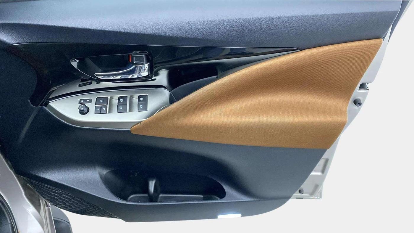 2022 Toyota Innova Crysta 2.7 ZX AT 7 STR, Petrol, Automatic, 16,009 km, Driver Side Door Panels Control