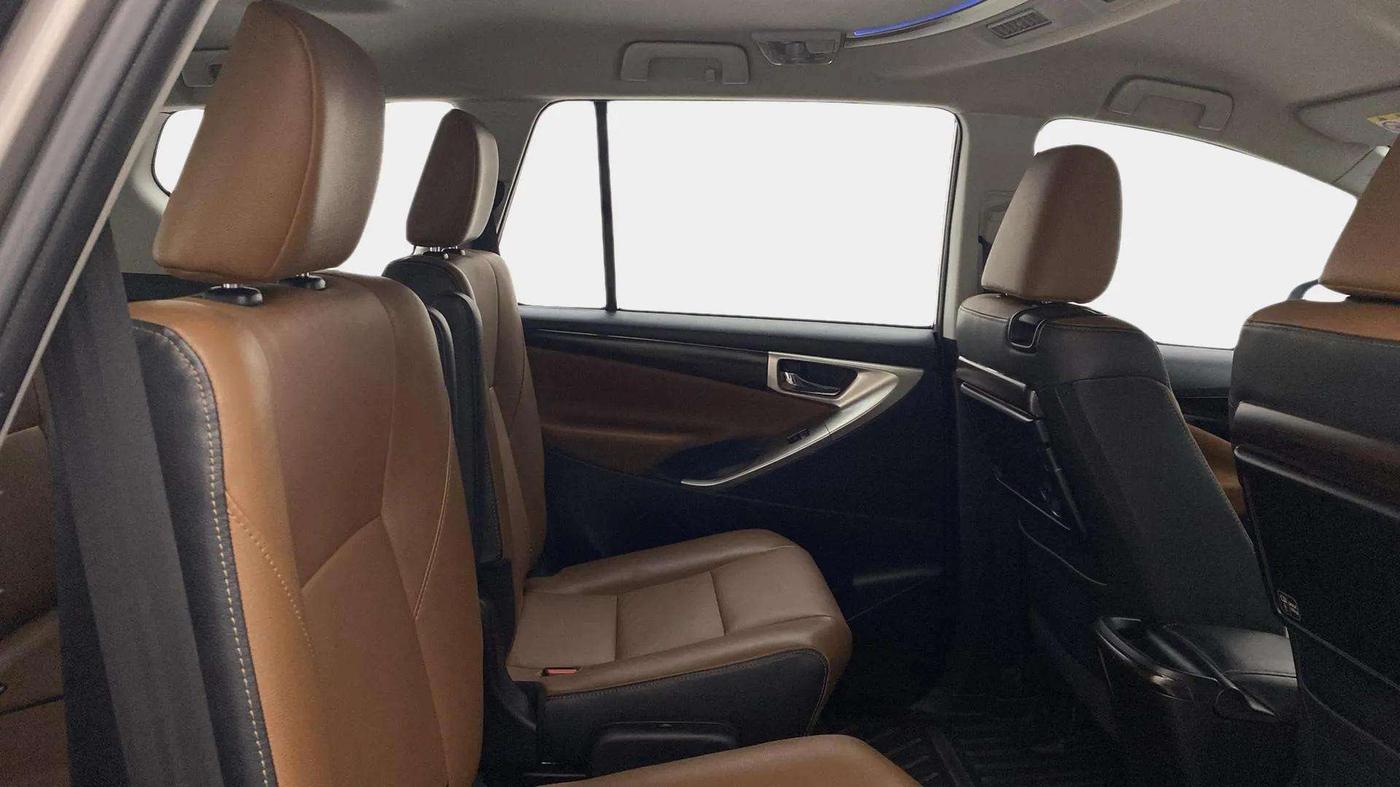 2022 Toyota Innova Crysta 2.7 ZX AT 7 STR, Petrol, Automatic, 16,009 km, Right Side Rear Door Cabin